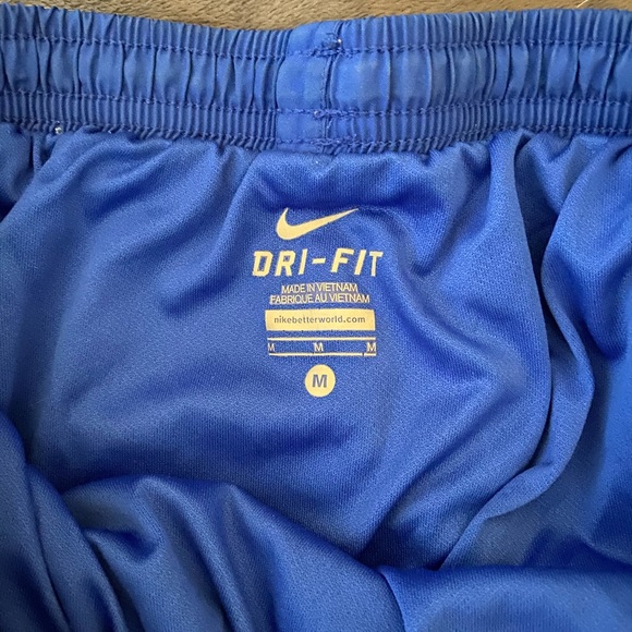 Women’s Nike shorts medium - Picture 2 of 2